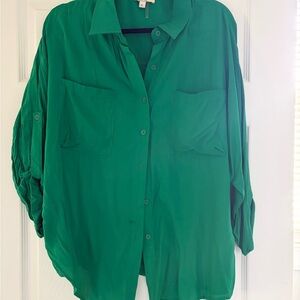ANDREE BY UNIT Button-Front Blouse in Emerald Green